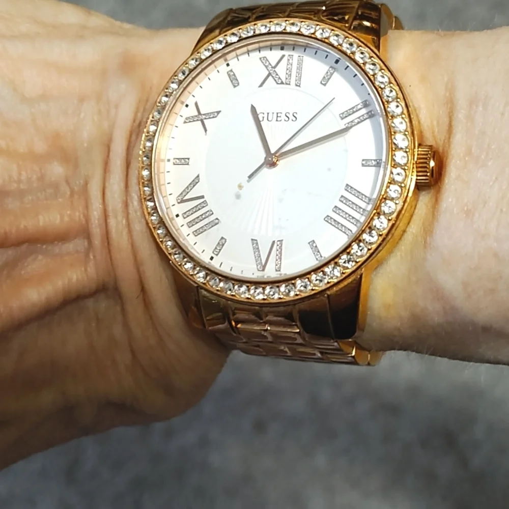 GUESS WOMEN'S GOLD-TONE GENUINE CRYSTAL QUARTZ SIZES 6 - 6.75